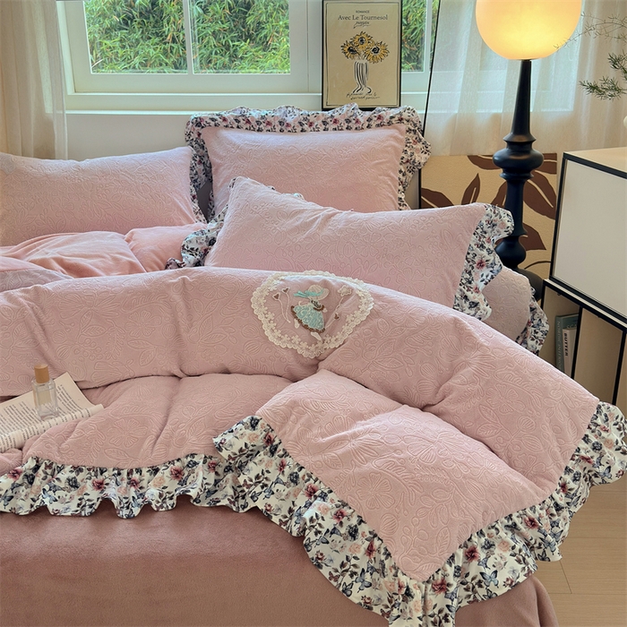 91家纺网 家纺一手货源 找家纺 （总）乐居家纺 2025新款蝴蝶花边款剪花提花牛奶绒四件套（含买家秀和质检报告）