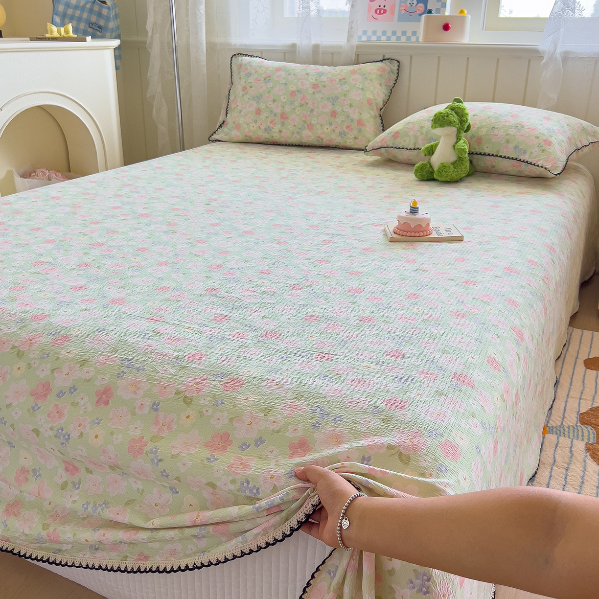 91家纺网 家纺一手货源 找家纺 三盛源 2025新款韩版碎花皱皱双层纱镂空花边水洗棉单床单床单单件 莱茵-绿