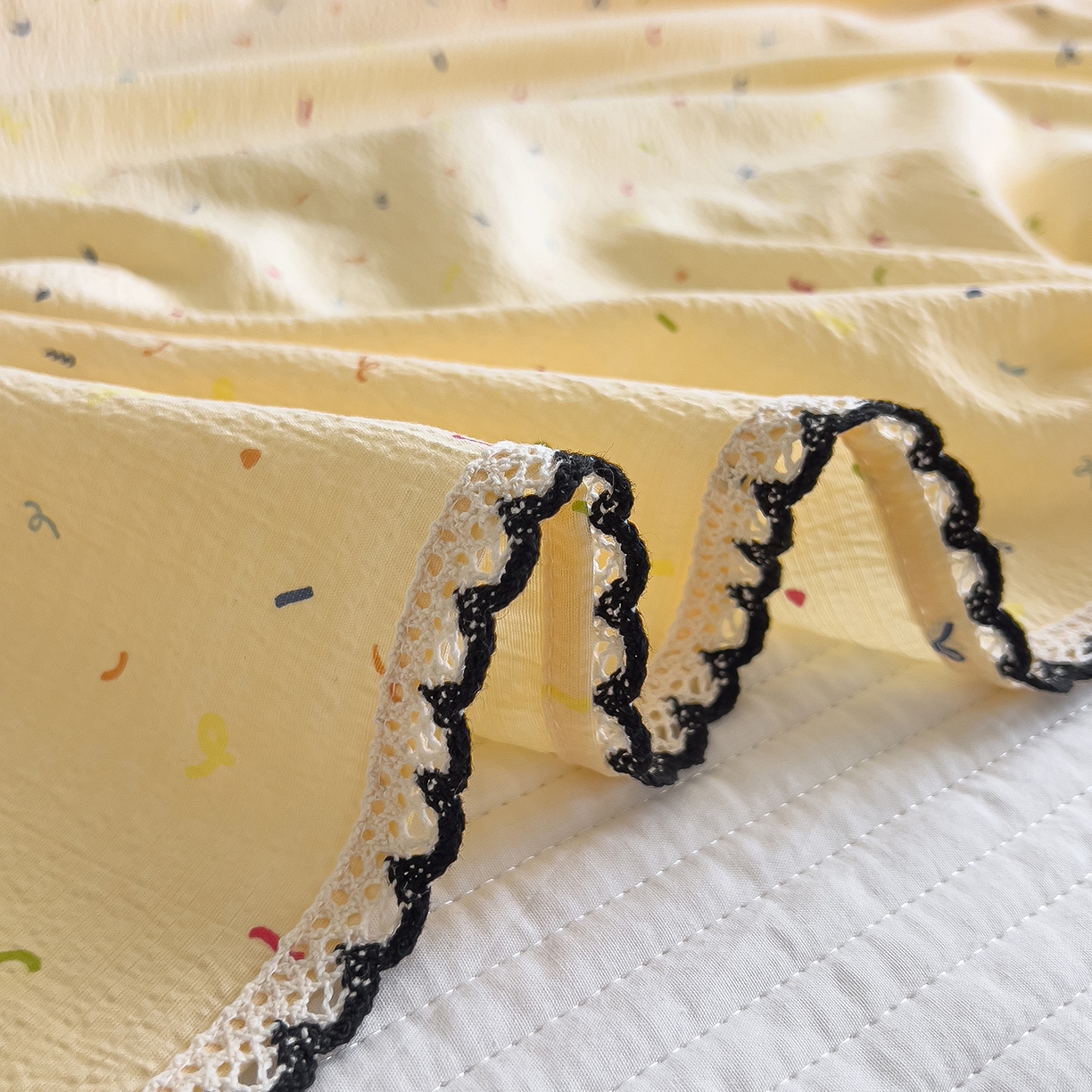 91家纺网 家纺一手货源 找家纺 三盛源 2025新款韩版碎花皱皱双层纱镂空花边水洗棉单床单床单单件 奶油芝士