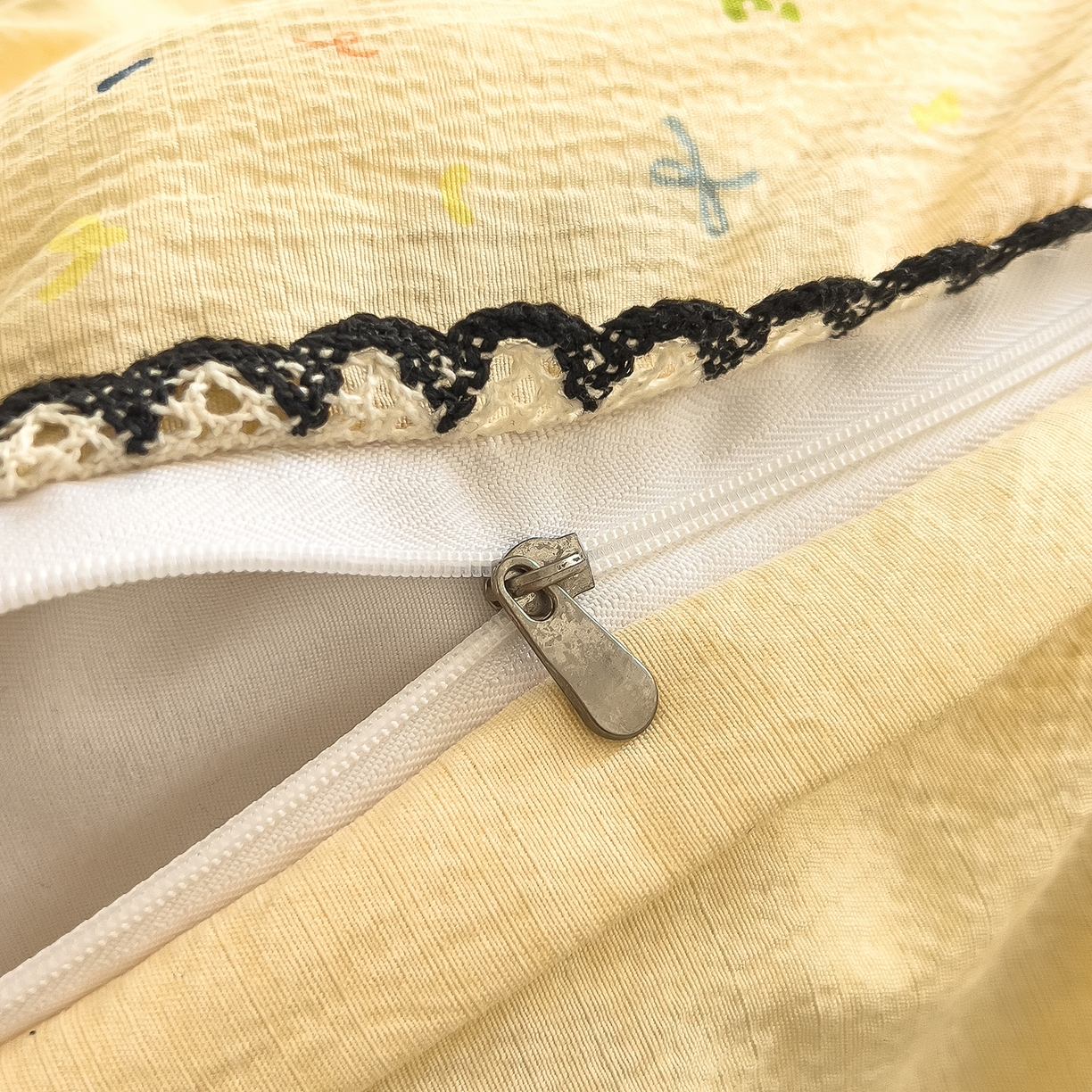 91家纺网 家纺一手货源 找家纺 三盛源 2025新款韩系小花卉镂空花边超柔皱皱双层纱水洗棉单被套被套单件 奶油星点