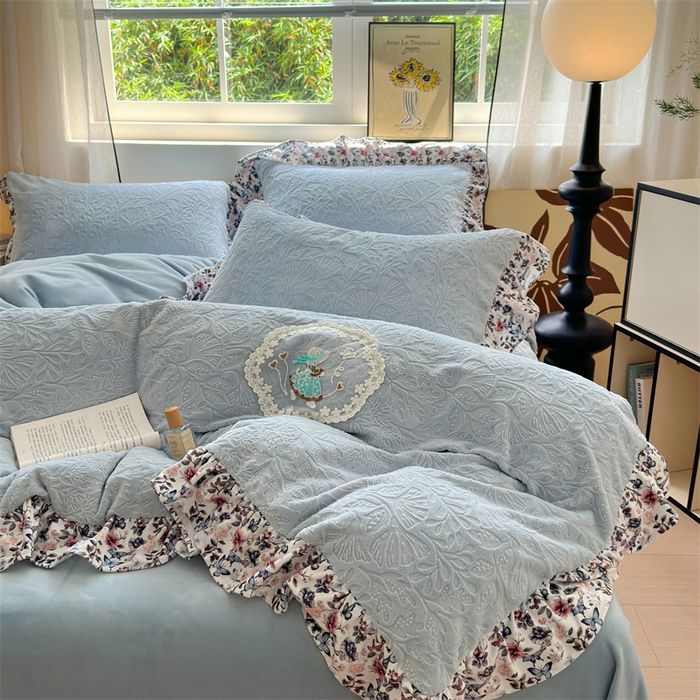 91家纺网 家纺一手货源 找家纺 （总）乐居家纺 2025新款蝴蝶花边款剪花提花牛奶绒四件套（含买家秀和质检报告）