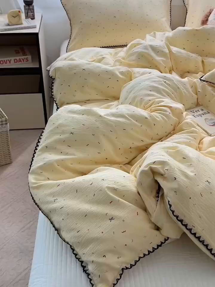 91家纺网 家纺一手货源 找家纺 三盛源 2025新款韩系小花卉镂空花边超柔皱皱双层纱水洗棉单被套被套单件 奶油星点