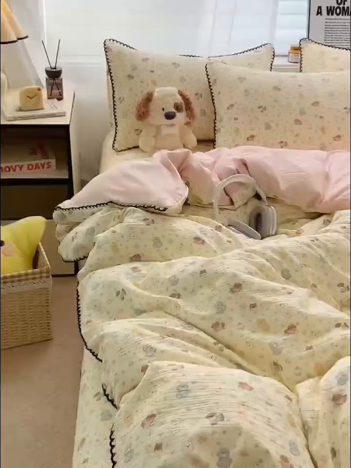 91家纺网 家纺一手货源 找家纺 三盛源 2025新款韩系小花卉镂空花边超柔皱皱双层纱水洗棉单被套被套单件 泡芙小狗