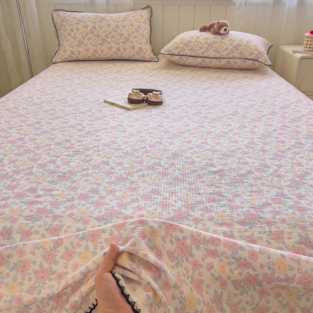 91家纺网 家纺一手货源 找家纺 三盛源 2025新款韩版碎花皱皱双层纱镂空花边水洗棉单床单床单单件 桃之妖妖