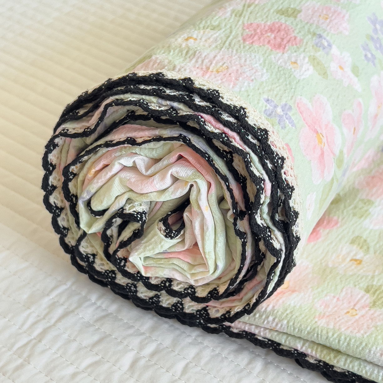 91家纺网 家纺一手货源 找家纺 三盛源 2025新款韩版碎花皱皱双层纱镂空花边水洗棉单床单床单单件 莱茵-绿