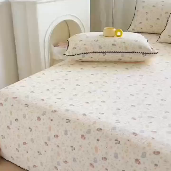 91家纺网 家纺一手货源 找家纺 三盛源 2025新款韩版碎花皱皱双层纱镂空花边水洗棉单床单床单单件 狗狗乐园