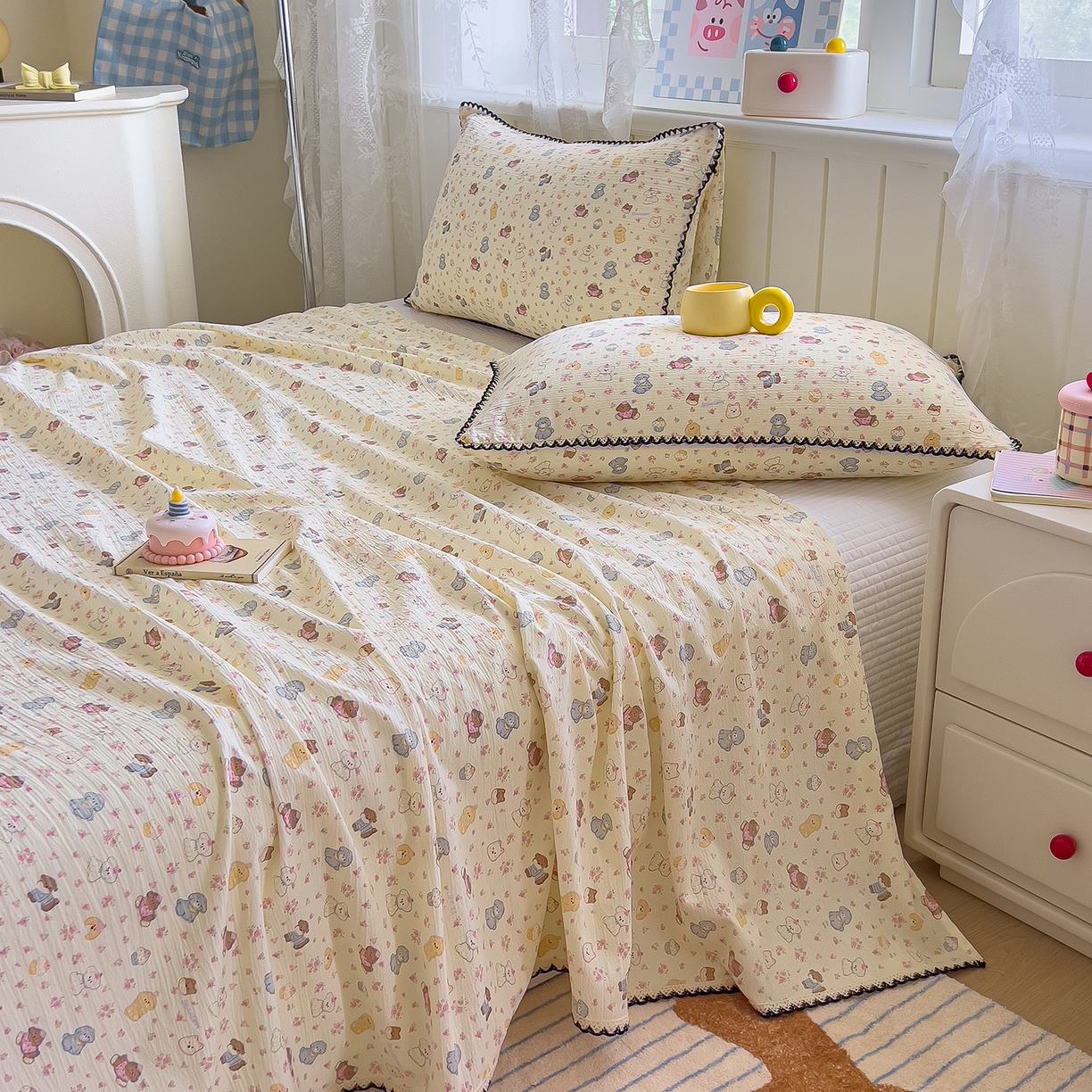 91家纺网 家纺一手货源 找家纺 三盛源 2025新款韩版碎花皱皱双层纱镂空花边水洗棉单床单床单单件 狗狗乐园