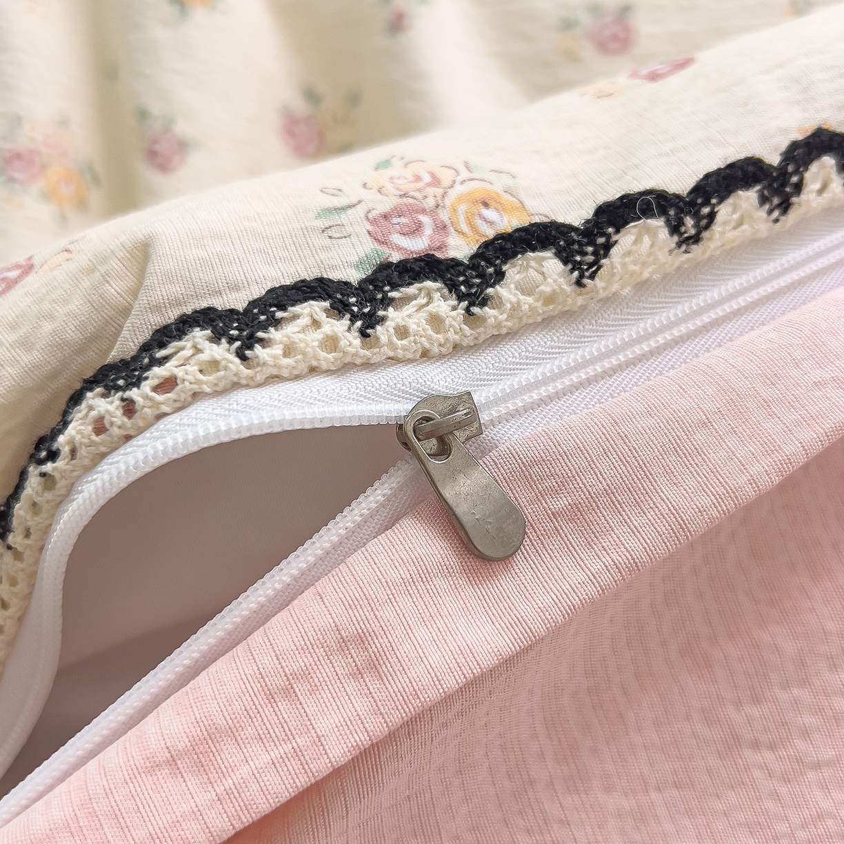 91家纺网 家纺一手货源 找家纺 三盛源 2025新款韩系小花卉镂空花边超柔皱皱双层纱水洗棉单被套被套单件 絮语