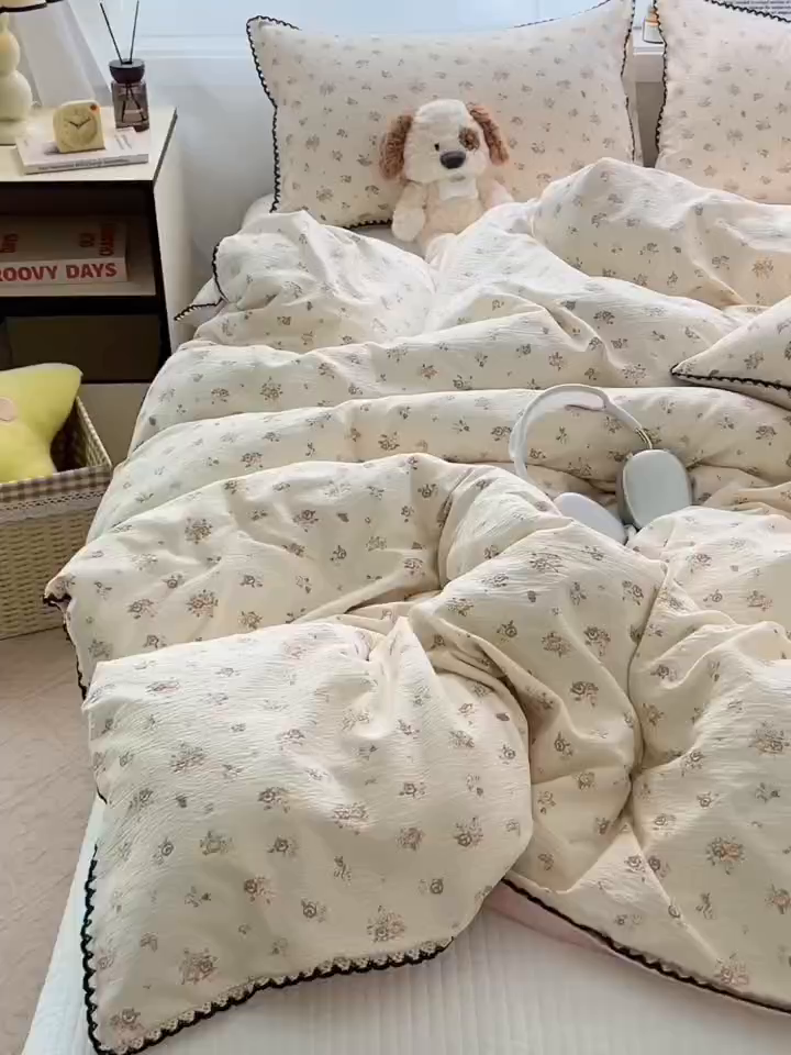 91家纺网 家纺一手货源 找家纺 三盛源 2025新款韩系小花卉镂空花边超柔皱皱双层纱水洗棉单被套被套单件 絮语