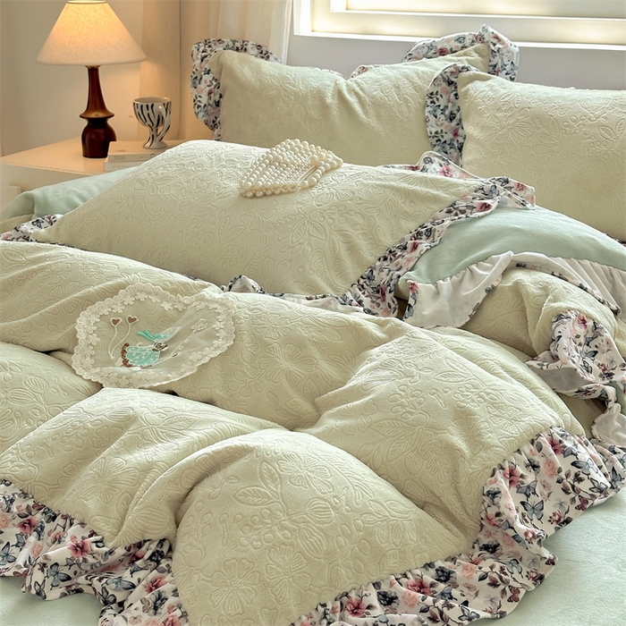 91家纺网 家纺一手货源 找家纺 乐居家纺 2025新款蝴蝶花边款剪花提花牛奶绒四件套（含买家秀和质检报告） 蝴蝶花边款-盛夏-绿