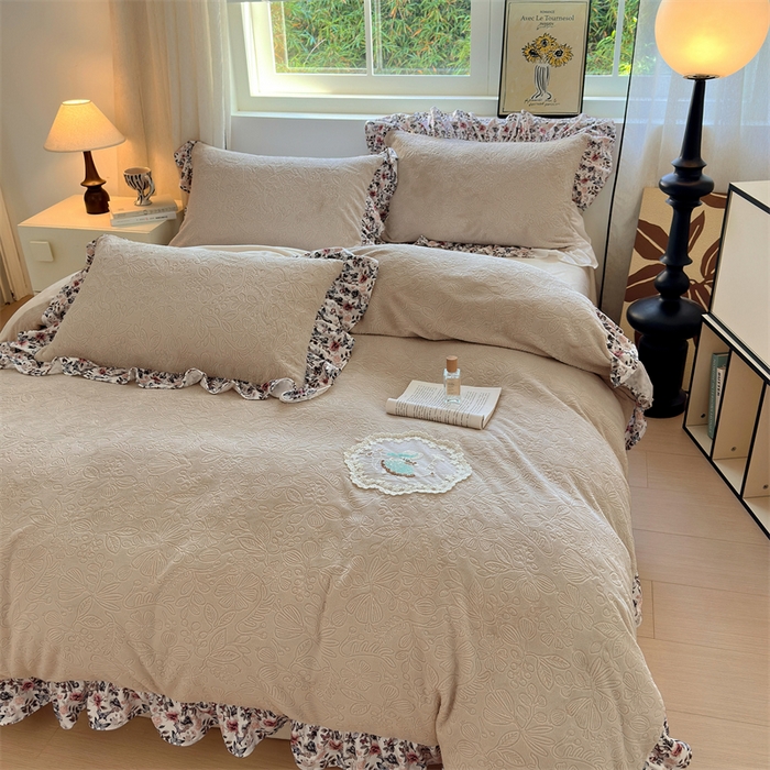 91家纺网 家纺一手货源 找家纺 乐居家纺 2025新款蝴蝶花边款剪花提花牛奶绒四件套（含买家秀和质检报告） 蝴蝶花边款-盛夏-米咖