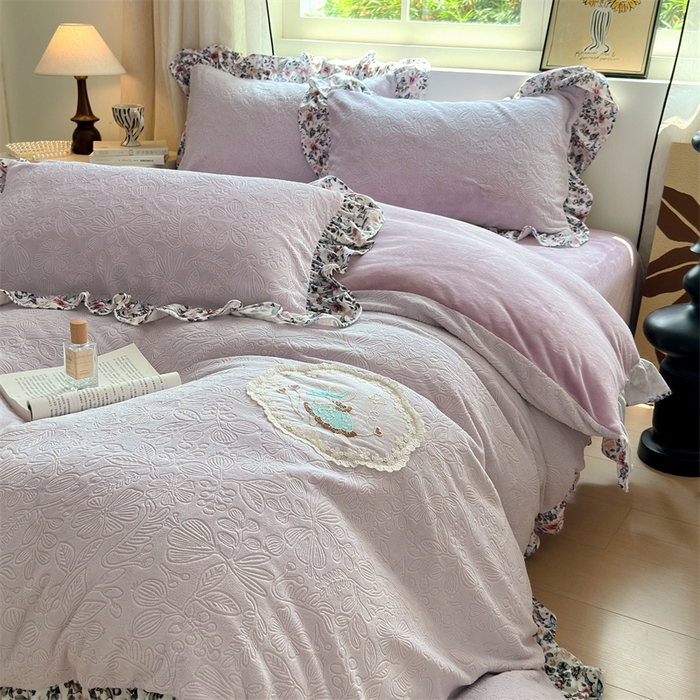 91家纺网 家纺一手货源 找家纺 乐居家纺 2025新款蝴蝶花边款剪花提花牛奶绒四件套（含买家秀和质检报告） 蝴蝶花边款-盛夏-紫