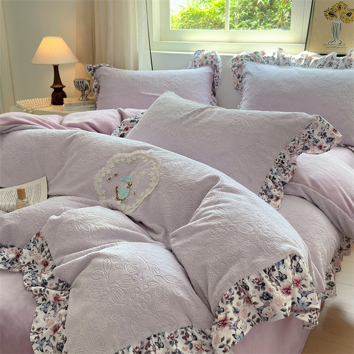 91家纺网 家纺一手货源 找家纺 乐居家纺 2025新款蝴蝶花边款剪花提花牛奶绒四件套（含买家秀和质检报告） 蝴蝶花边款-盛夏-紫