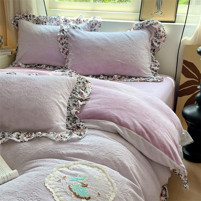 91家纺网 家纺一手货源 找家纺 乐居家纺 2025新款蝴蝶花边款剪花提花牛奶绒四件套（含买家秀和质检报告） 蝴蝶花边款-盛夏-紫