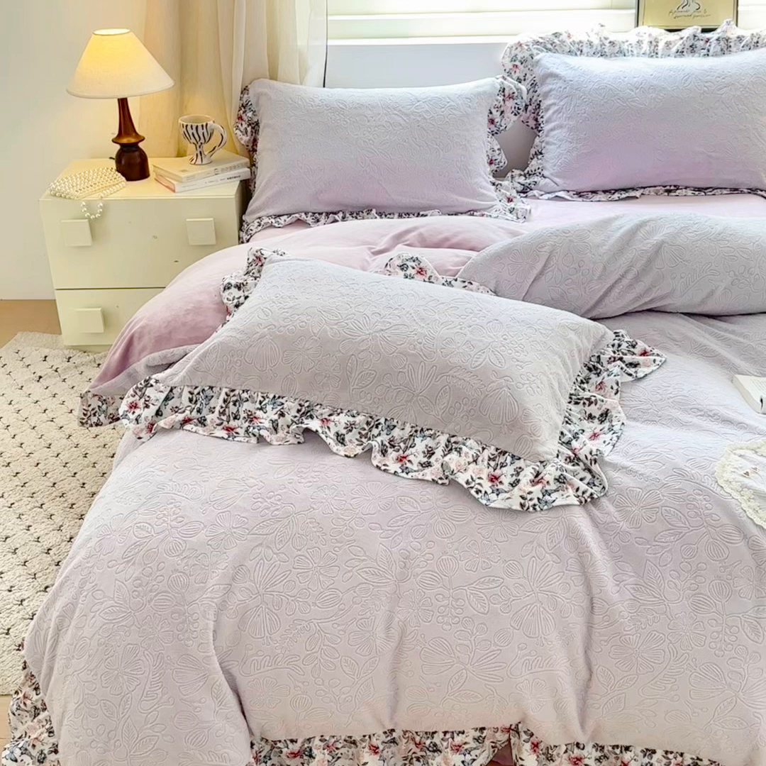 91家纺网 家纺一手货源 找家纺 乐居家纺 2025新款蝴蝶花边款剪花提花牛奶绒四件套（含买家秀和质检报告） 蝴蝶花边款-盛夏-紫