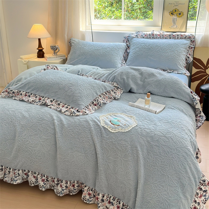 91家纺网 家纺一手货源 找家纺 乐居家纺 2025新款蝴蝶花边款剪花提花牛奶绒四件套（含买家秀和质检报告） 蝴蝶花边款-幸运叶-蓝