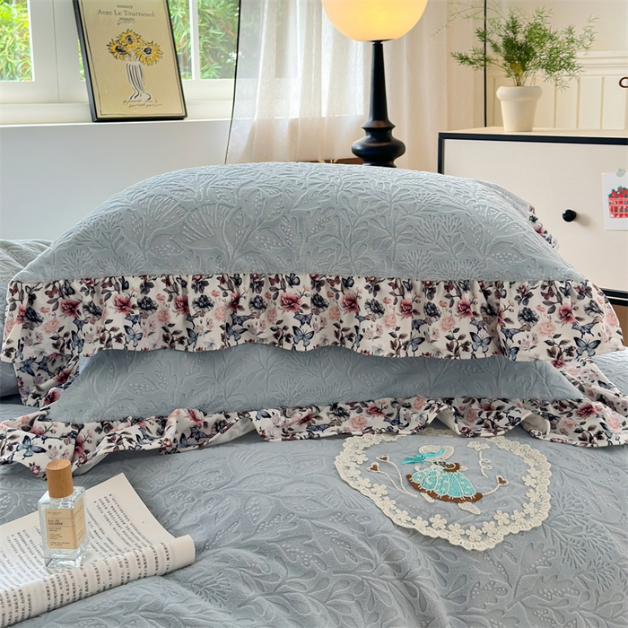 91家纺网 家纺一手货源 找家纺 乐居家纺 2025新款蝴蝶花边款剪花提花牛奶绒四件套（含买家秀和质检报告） 蝴蝶花边款-幸运叶-蓝