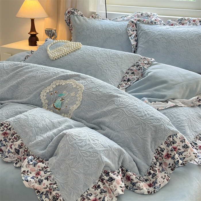 91家纺网 家纺一手货源 找家纺 乐居家纺 2025新款蝴蝶花边款剪花提花牛奶绒四件套（含买家秀和质检报告） 蝴蝶花边款-幸运叶-蓝