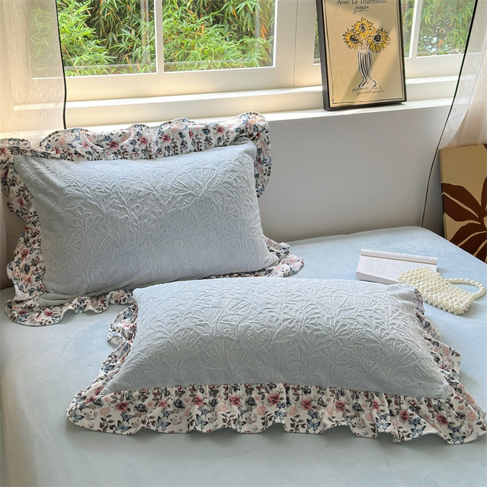 91家纺网 家纺一手货源 找家纺 乐居家纺 2025新款蝴蝶花边款剪花提花牛奶绒四件套（含买家秀和质检报告） 蝴蝶花边款-幸运叶-蓝