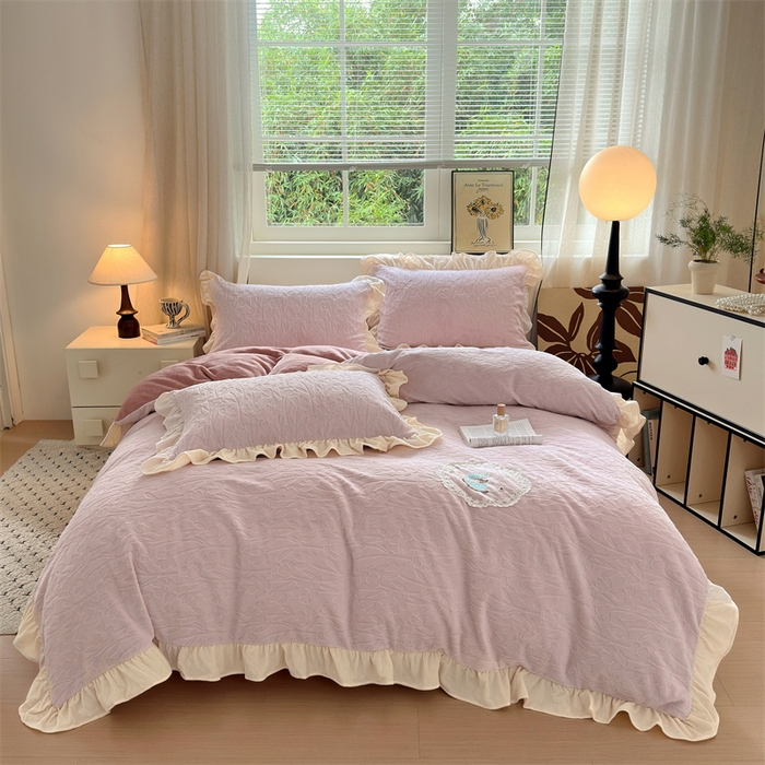 91家纺网 家纺一手货源 找家纺 乐居家纺 2025新款蝴蝶花边款剪花提花牛奶绒四件套（含买家秀和质检报告） 花边款-一路生花-粉