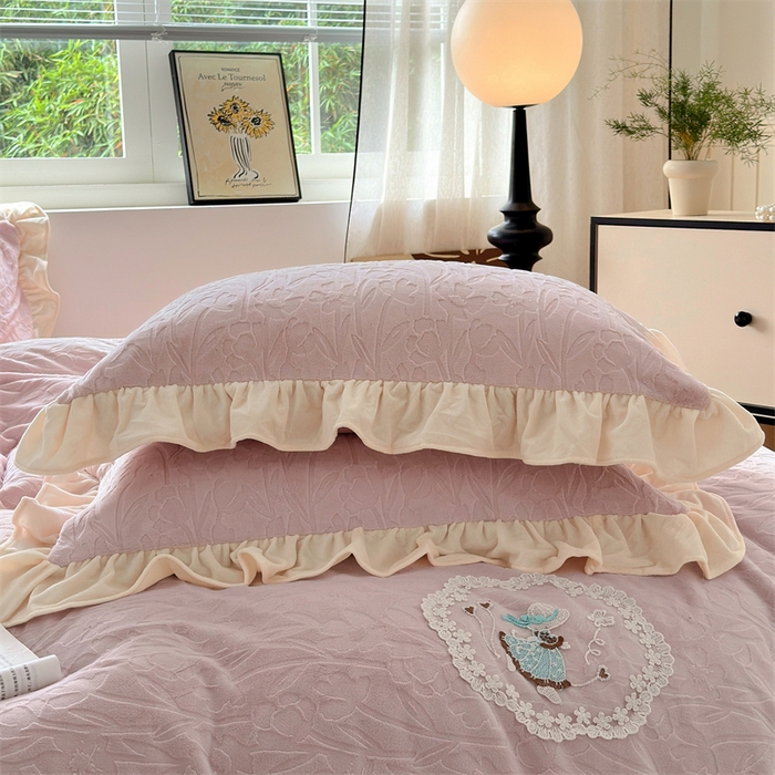 91家纺网 家纺一手货源 找家纺 乐居家纺 2025新款蝴蝶花边款剪花提花牛奶绒四件套（含买家秀和质检报告） 花边款-一路生花-粉