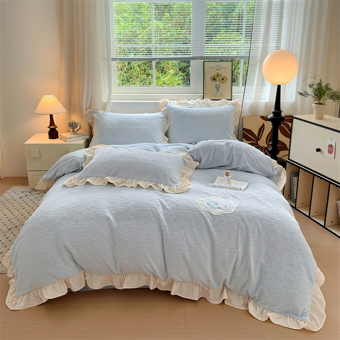 91家纺网 家纺一手货源 找家纺 乐居家纺 2025新款蝴蝶花边款剪花提花牛奶绒四件套（含买家秀和质检报告） 花边款-一路生花-蓝