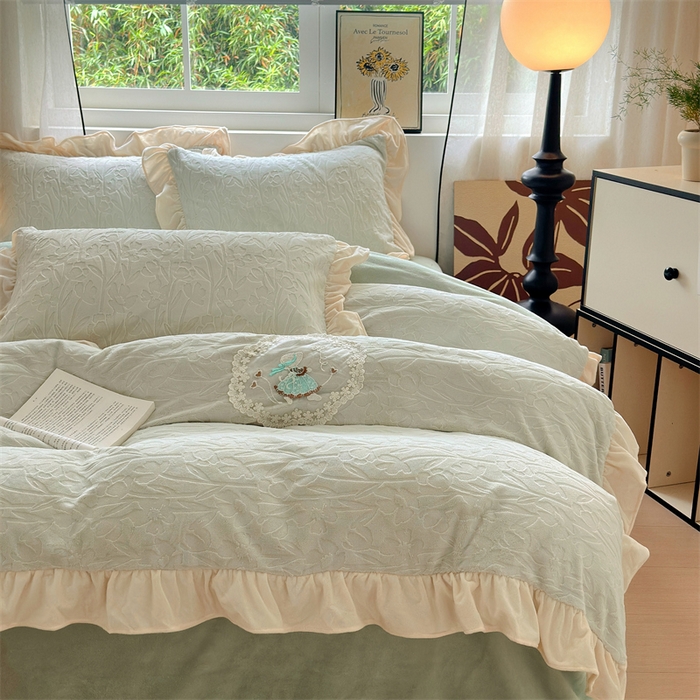 91家纺网 家纺一手货源 找家纺 乐居家纺 2025新款蝴蝶花边款剪花提花牛奶绒四件套（含买家秀和质检报告） 花边款-一路生花-绿