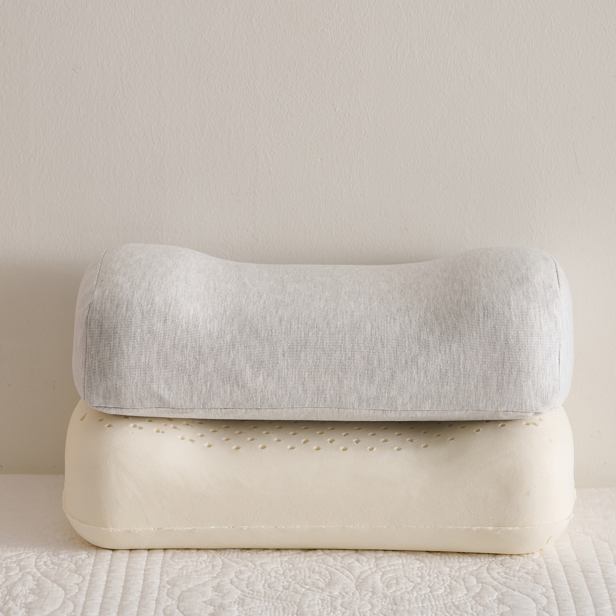 91家纺网 家纺一手货源 找家纺 鼎盛乳胶 2025新款彩棉乳胶午睡枕便携枕 彩棉浅灰