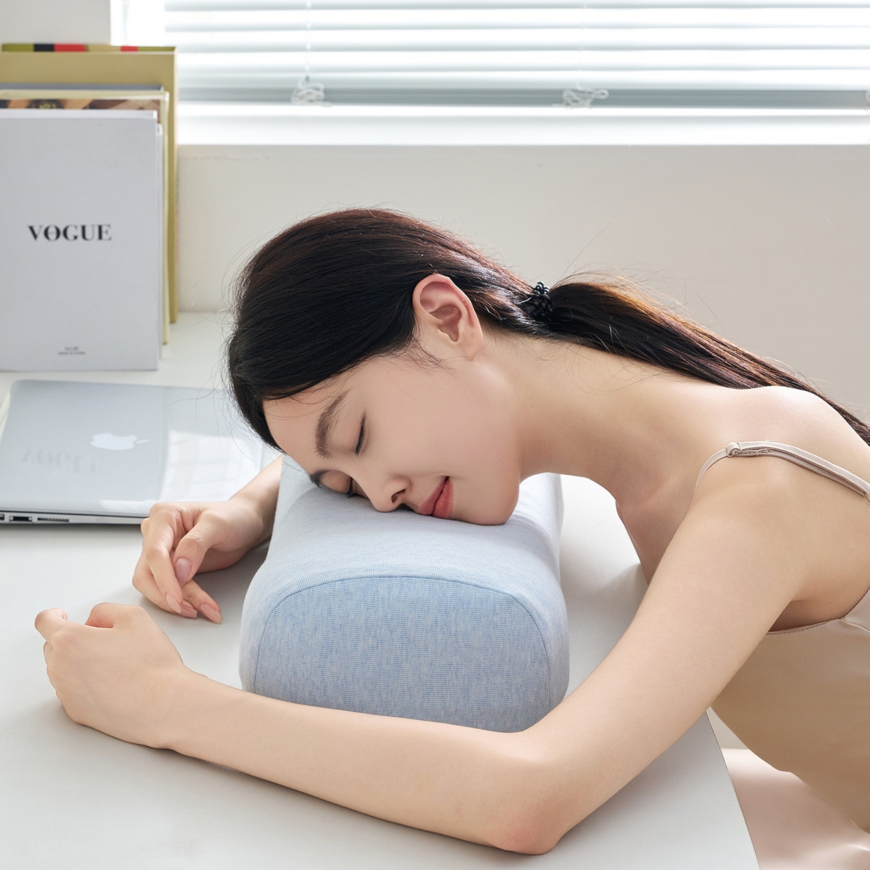 91家纺网 家纺一手货源 找家纺 鼎盛乳胶 2025新款彩棉乳胶午睡枕便携枕 彩棉天蓝