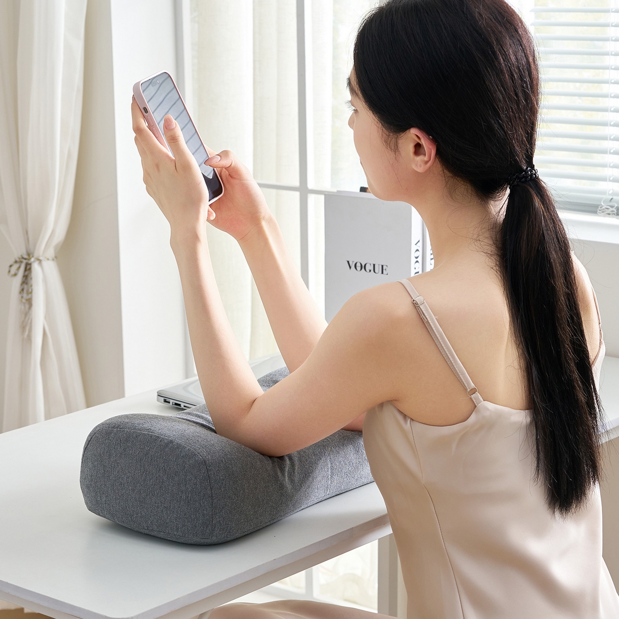 91家纺网 家纺一手货源 找家纺 鼎盛乳胶 2025新款彩棉乳胶午睡枕便携枕 彩棉深灰