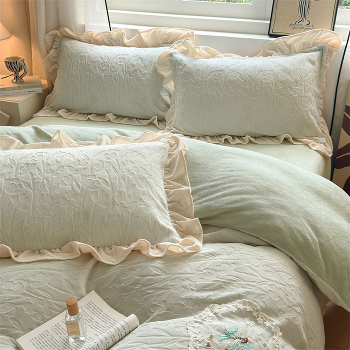 91家纺网 家纺一手货源 找家纺 乐居家纺 2025新款蝴蝶花边款剪花提花牛奶绒四件套（含买家秀和质检报告） 花边款-一路生花-绿