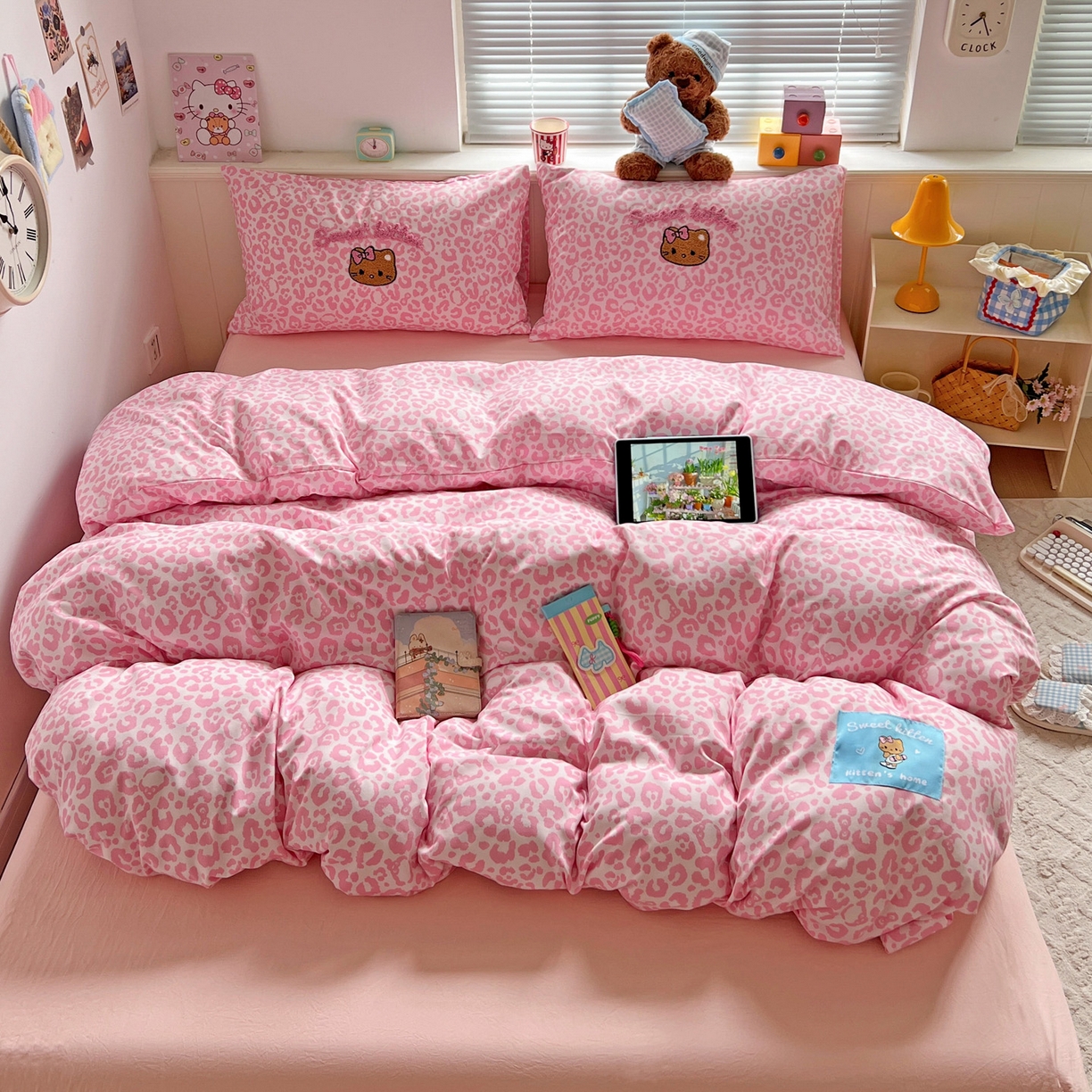 91家纺网 家纺一手货源 找家纺 （总）童颜 2025新款超柔水洗双层纱豹纹贴布绣印花四件套,豹纹猫咪粉,豹纹猫咪粉+酷黑,豹纹猫咪粉+玫红,豹纹猫咪咖,豹纹猫咪浅蓝