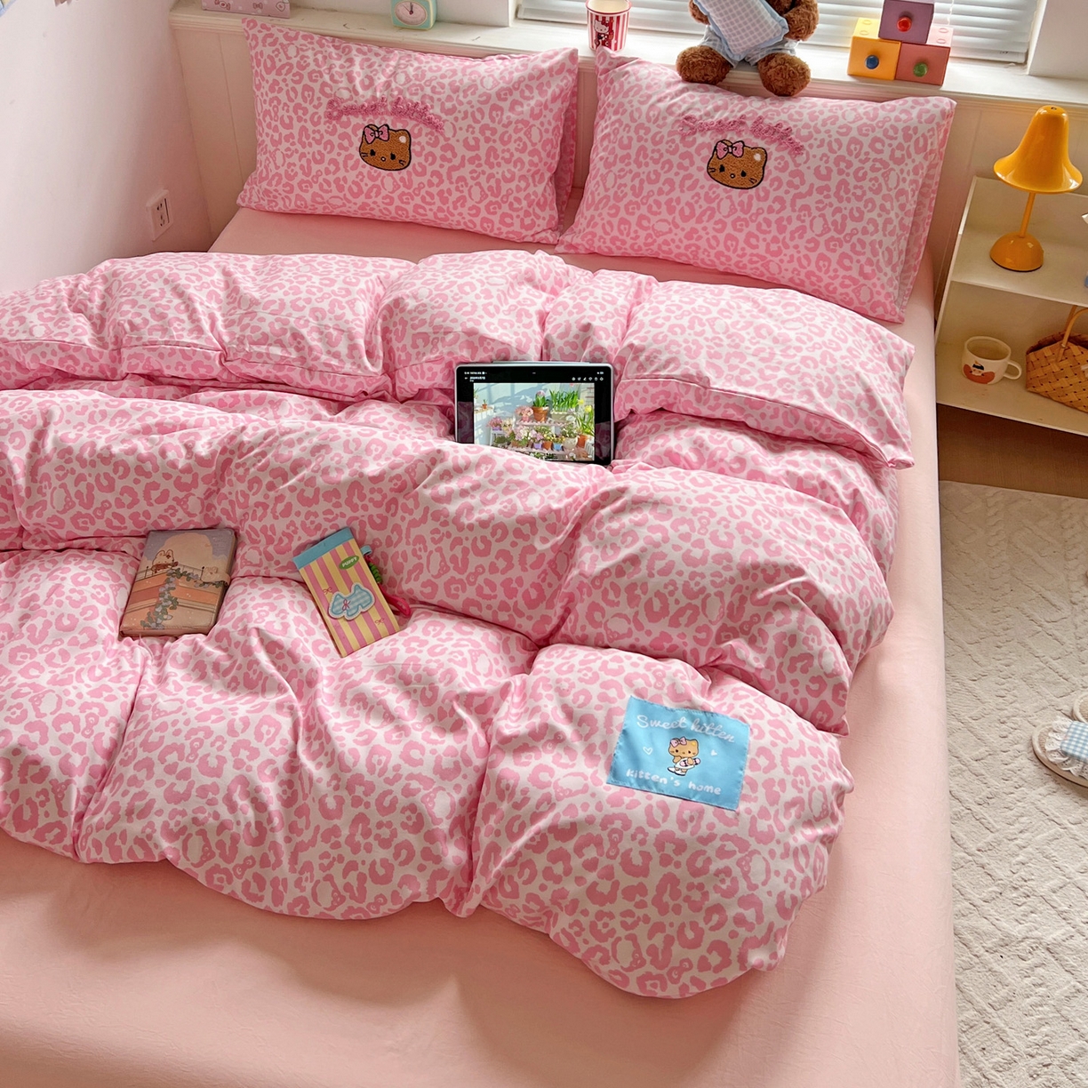 91家纺网 家纺一手货源 找家纺 （总）童颜 2025新款超柔水洗双层纱豹纹贴布绣印花四件套