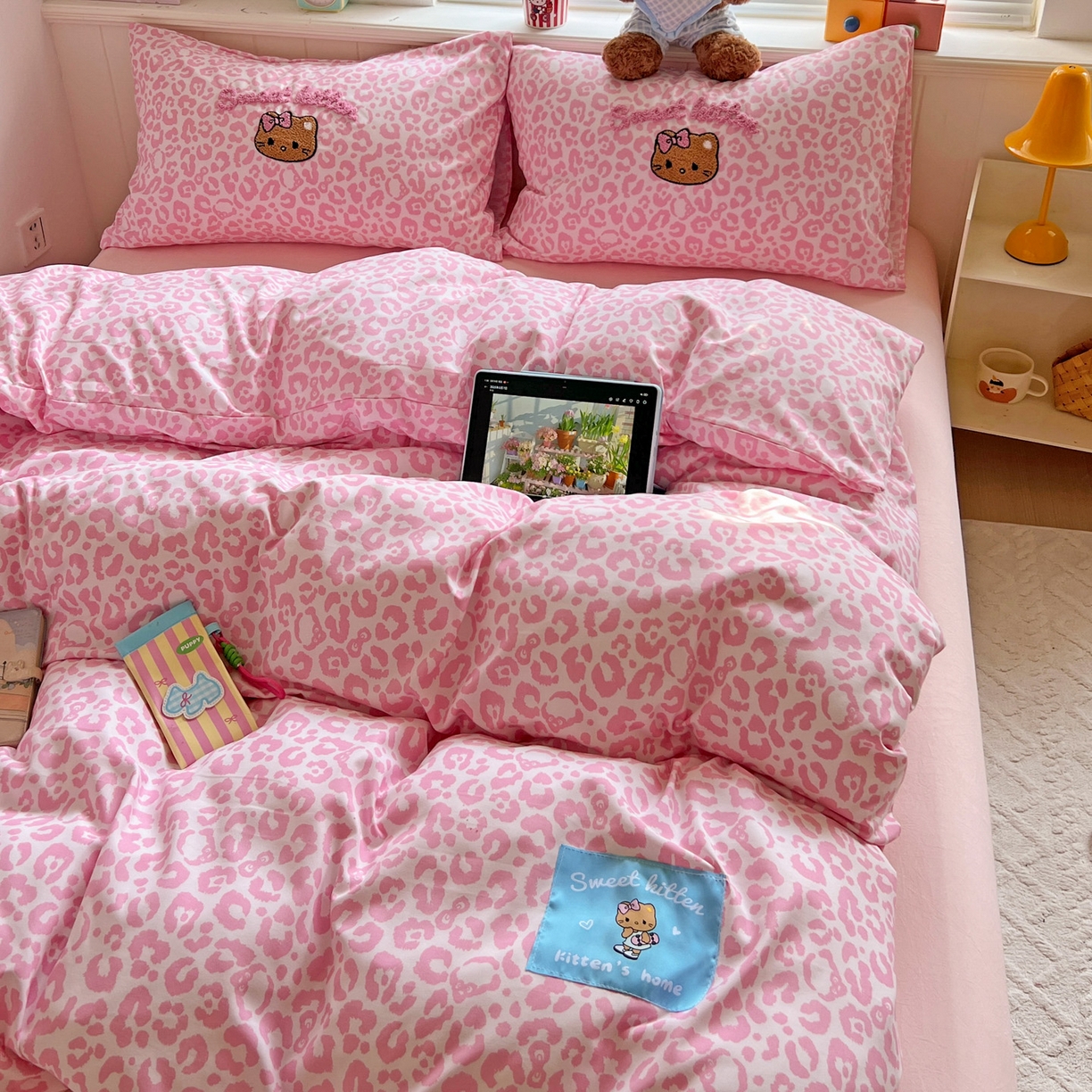 91家纺网 家纺一手货源 找家纺 （总）童颜 2025新款超柔水洗双层纱豹纹贴布绣印花四件套