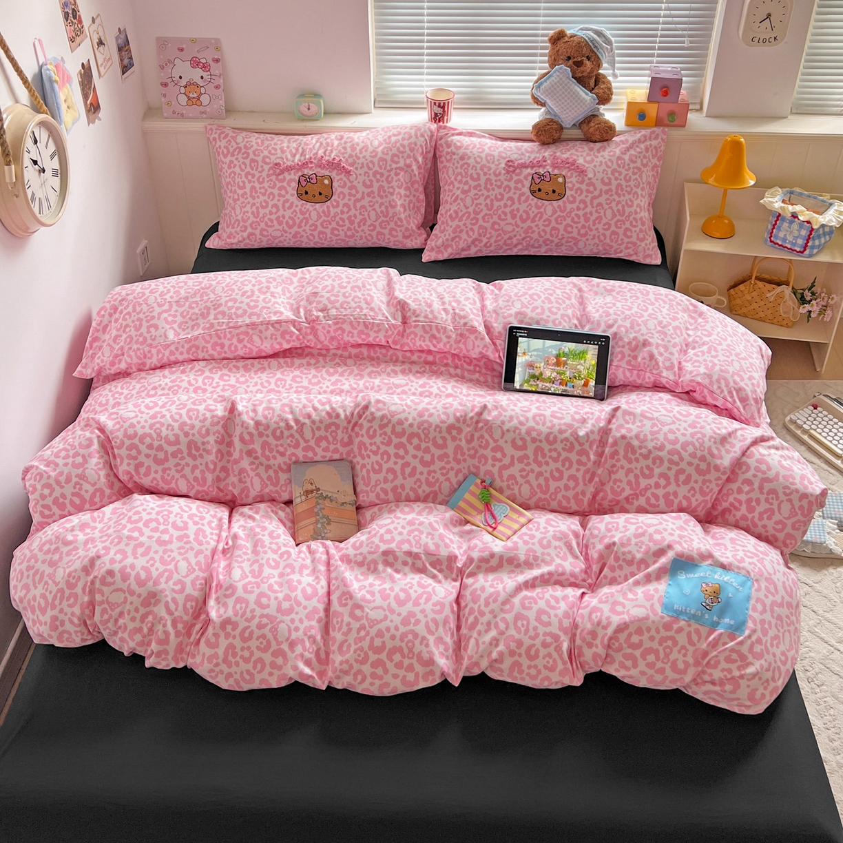 91家纺网 家纺一手货源 找家纺 （总）童颜 2025新款超柔水洗双层纱豹纹贴布绣印花四件套