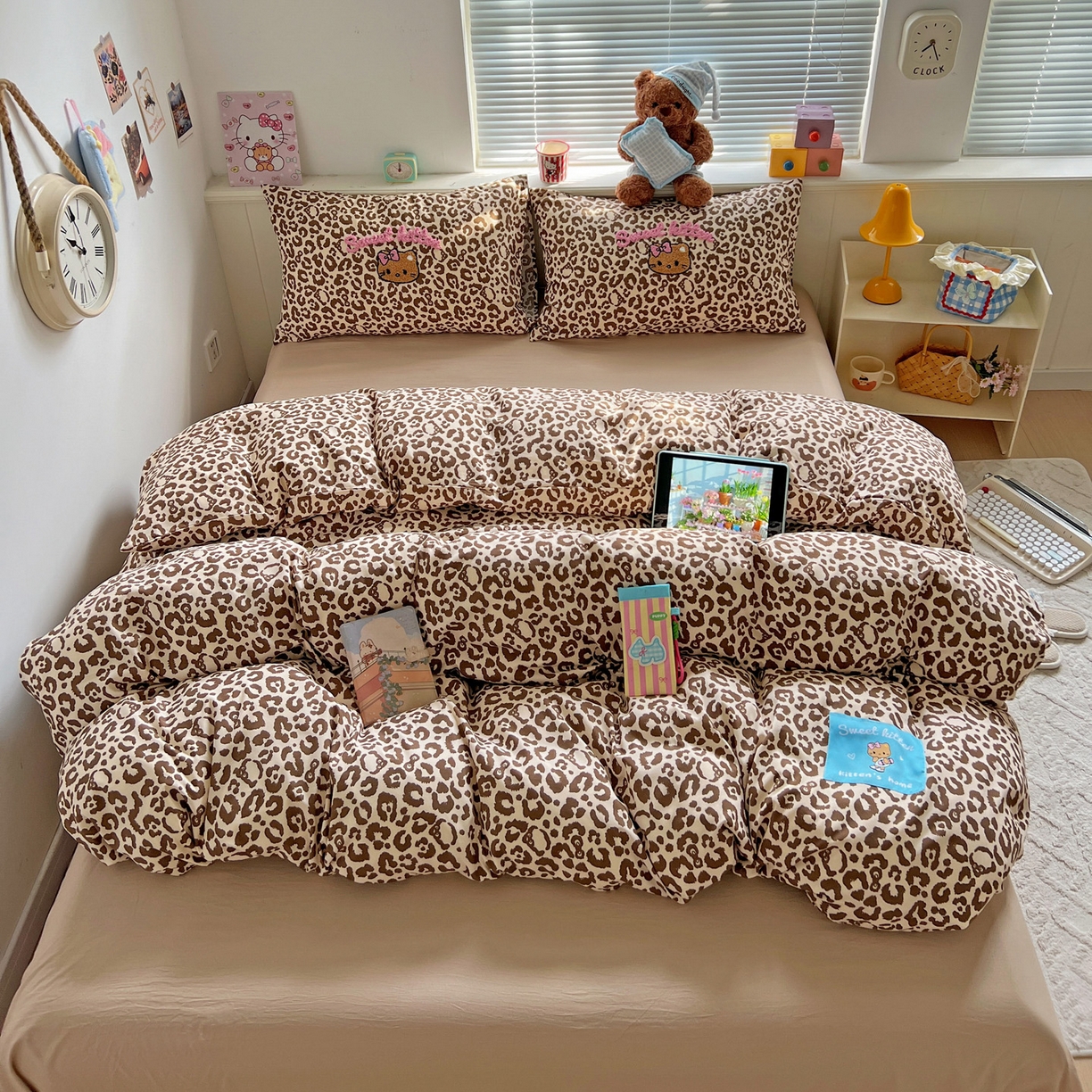 91家纺网 家纺一手货源 找家纺 （总）童颜 2025新款超柔水洗双层纱豹纹贴布绣印花四件套