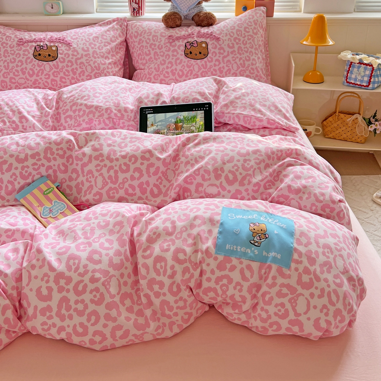 91家纺网 家纺一手货源 找家纺 （总）童颜 2025新款超柔水洗双层纱豹纹贴布绣印花四件套