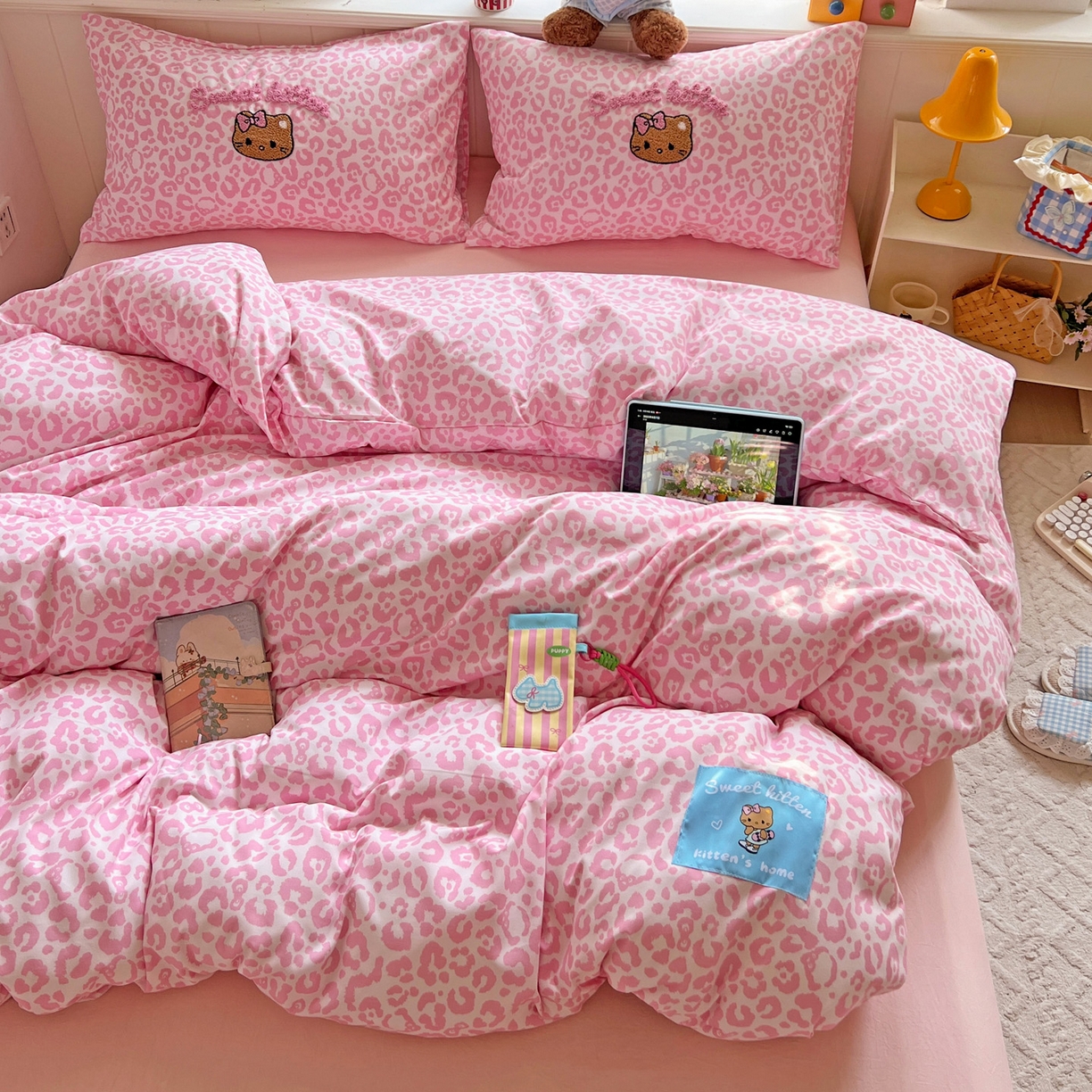 91家纺网 家纺一手货源 找家纺 （总）童颜 2025新款超柔水洗双层纱豹纹贴布绣印花四件套