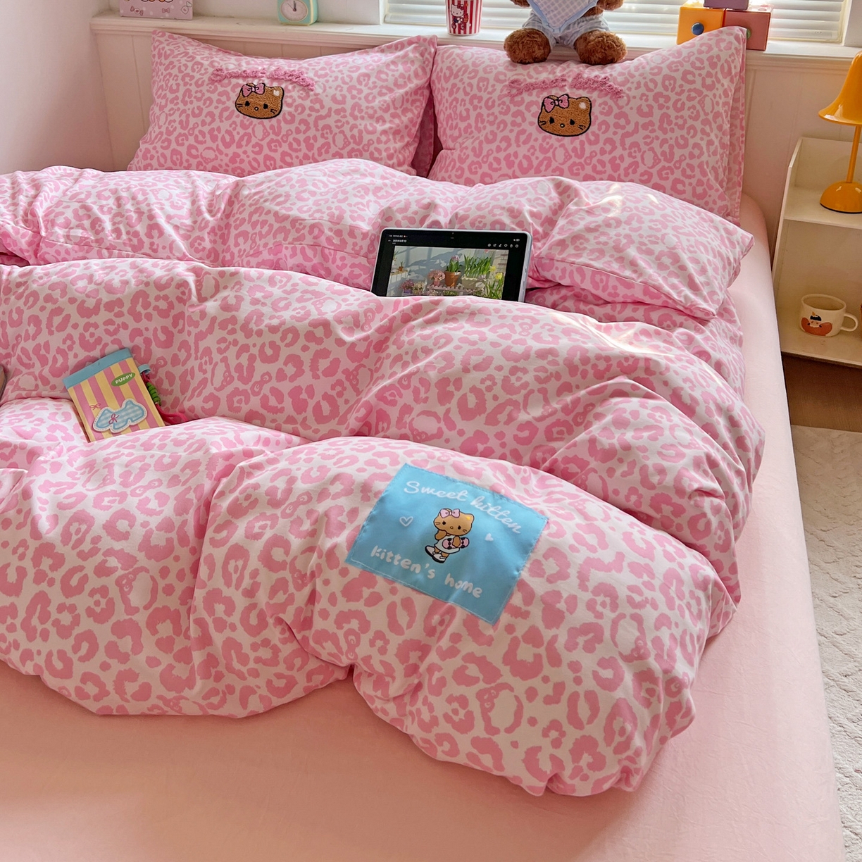 91家纺网 家纺一手货源 找家纺 （总）童颜 2025新款超柔水洗双层纱豹纹贴布绣印花四件套