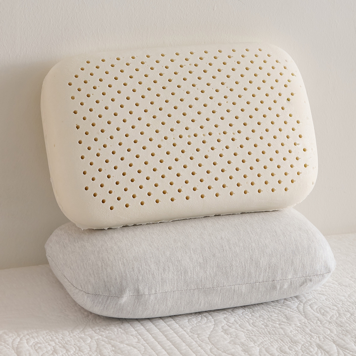 91家纺网 家纺一手货源 找家纺 鼎盛乳胶 2025新款彩棉乳胶小面包枕 彩棉浅灰