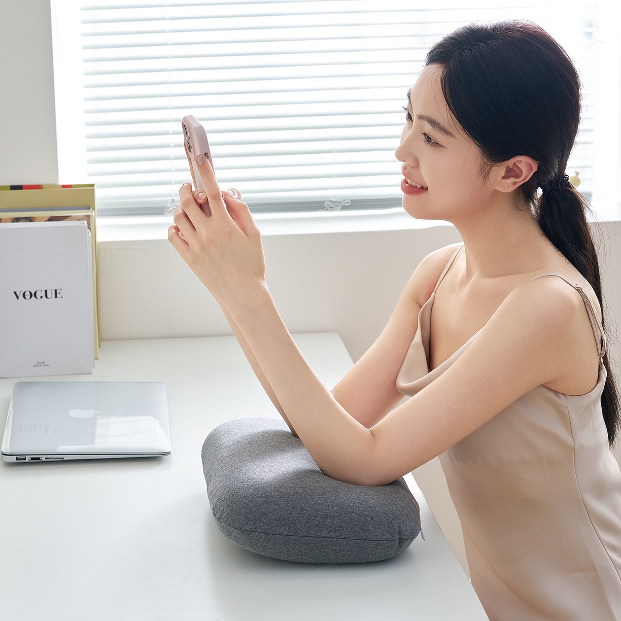 91家纺网 家纺一手货源 找家纺 鼎盛乳胶 2025新款彩棉乳胶小面包枕 彩棉深灰