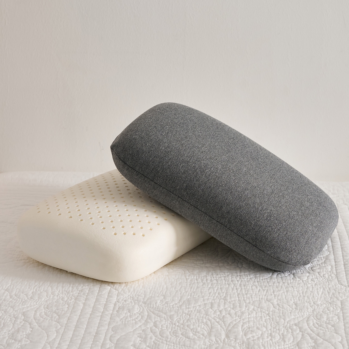 91家纺网 家纺一手货源 找家纺 鼎盛乳胶 2025新款彩棉乳胶小面包枕 彩棉深灰