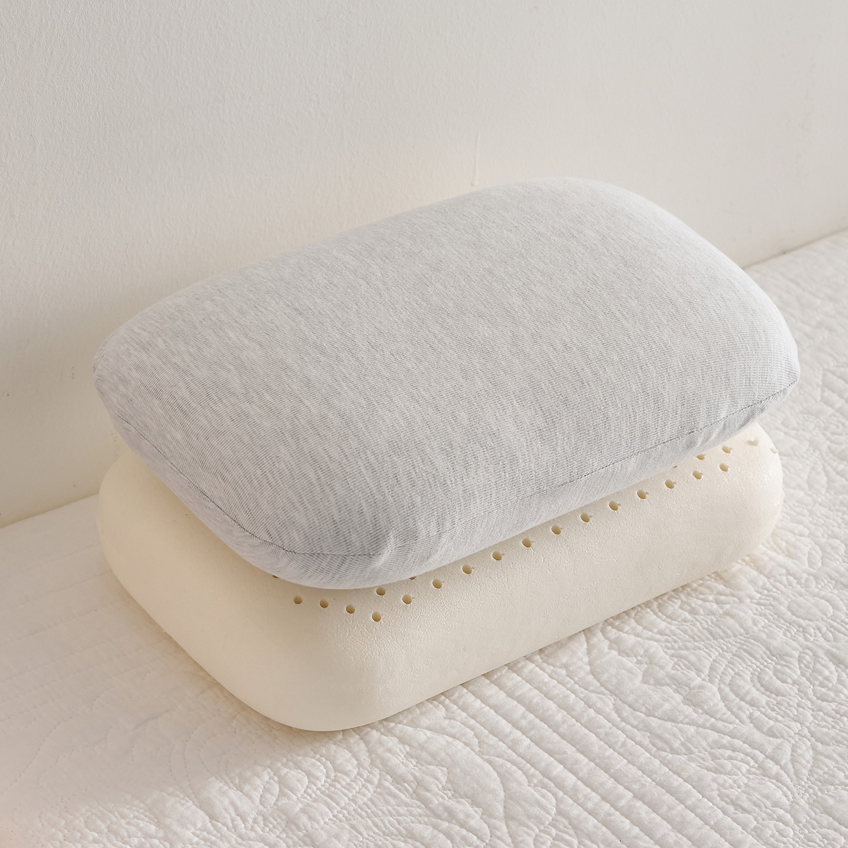 91家纺网 家纺一手货源 找家纺 鼎盛乳胶 2025新款彩棉乳胶小面包枕 彩棉浅灰