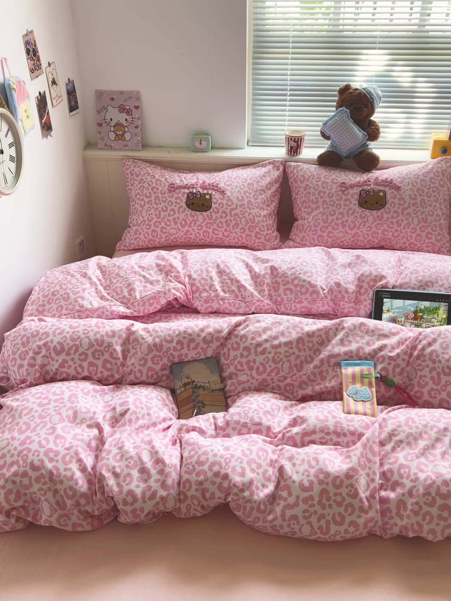 91家纺网 家纺一手货源 找家纺 童颜 2025新款超柔水洗双层纱豹纹贴布绣印花四件套 豹纹猫咪粉