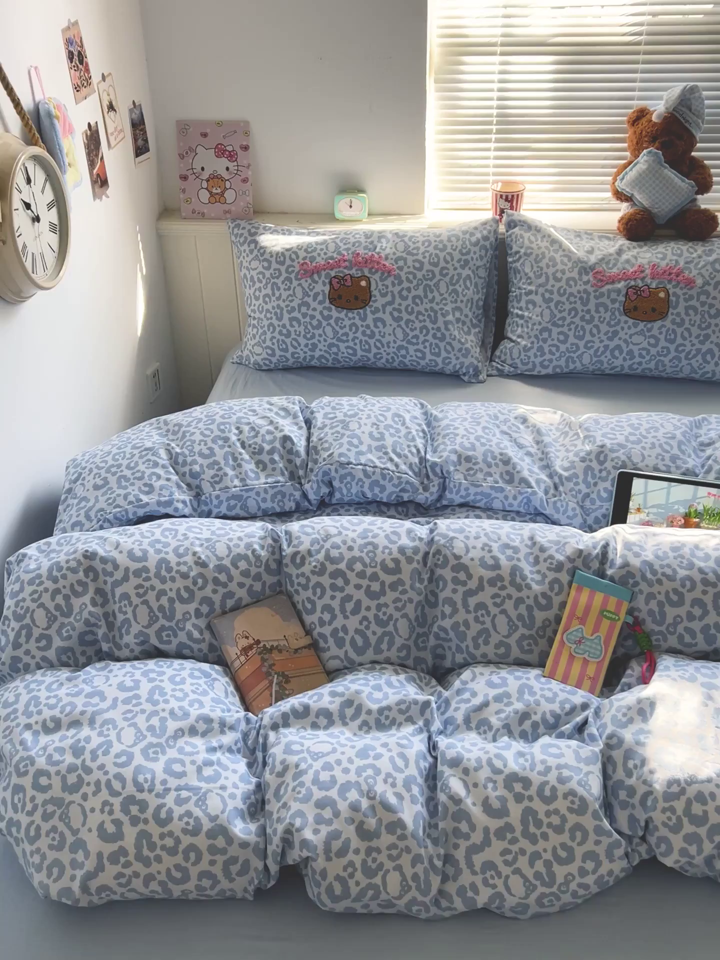 91家纺网 家纺一手货源 找家纺 童颜 2025新款超柔水洗双层纱豹纹贴布绣印花四件套 豹纹猫咪浅蓝