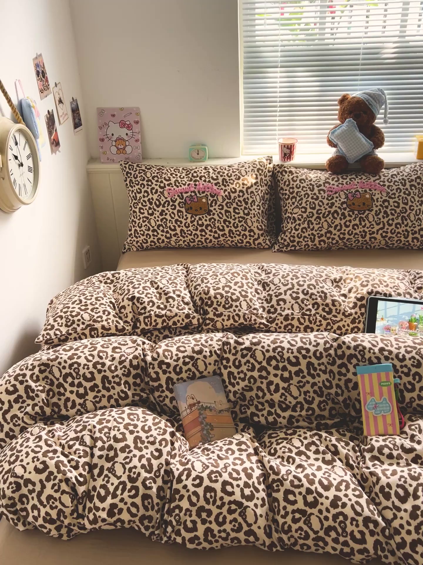 91家纺网 家纺一手货源 找家纺 童颜 2025新款超柔水洗双层纱豹纹贴布绣印花四件套 豹纹猫咪咖