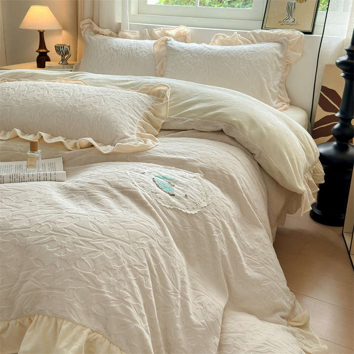 91家纺网 家纺一手货源 找家纺 乐居家纺 2025新款蝴蝶花边款剪花提花牛奶绒四件套（含买家秀和质检报告） 花边款-一路生花-米咖