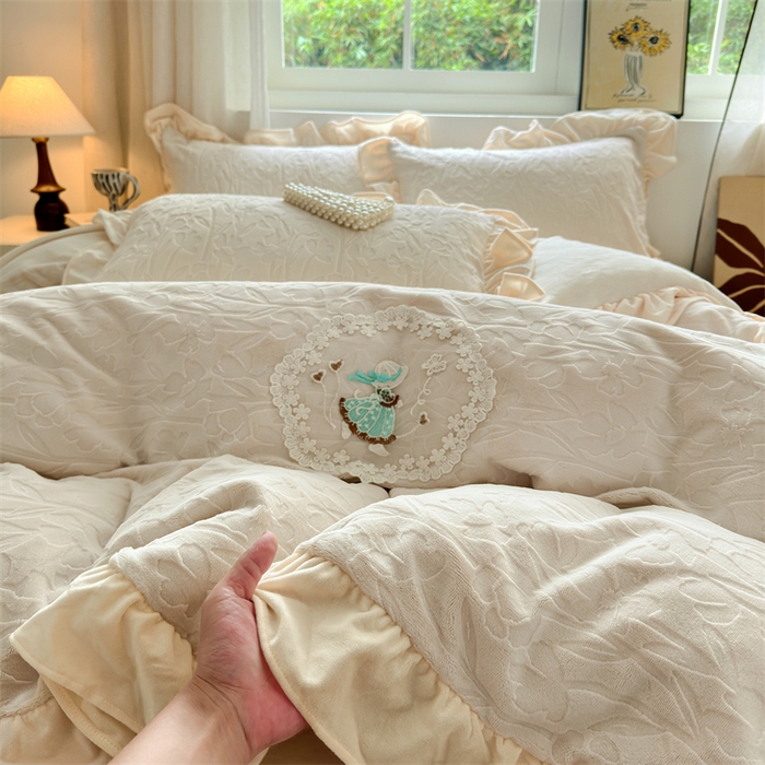 91家纺网 家纺一手货源 找家纺 乐居家纺 2025新款蝴蝶花边款剪花提花牛奶绒四件套（含买家秀和质检报告） 花边款-一路生花-米咖