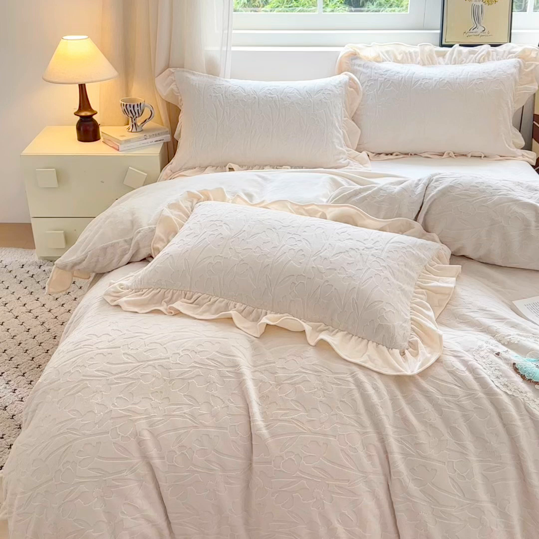 91家纺网 家纺一手货源 找家纺 乐居家纺 2025新款蝴蝶花边款剪花提花牛奶绒四件套（含买家秀和质检报告） 花边款-一路生花-米咖