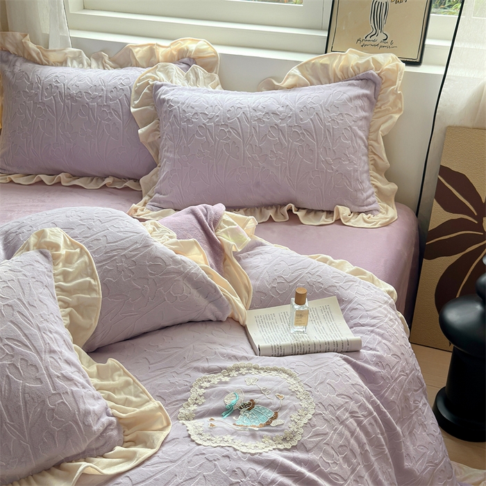 91家纺网 家纺一手货源 找家纺 乐居家纺 2025新款蝴蝶花边款剪花提花牛奶绒四件套（含买家秀和质检报告） 花边款-一路生花-紫